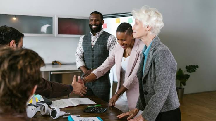 The Professionals Winning on LinkedIn Aren’t Selling; They’re Teaching