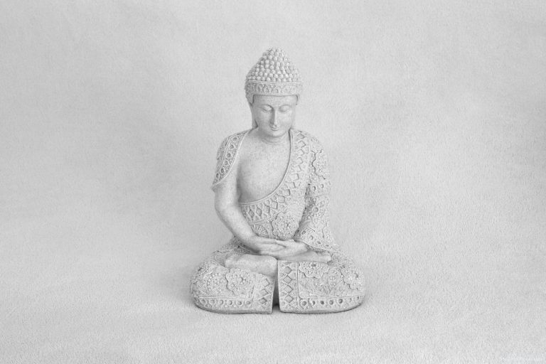 Short Outdoor Breathing Breaks Lower Afternoon Stress person breathing calmly during a short outdoor meditation break